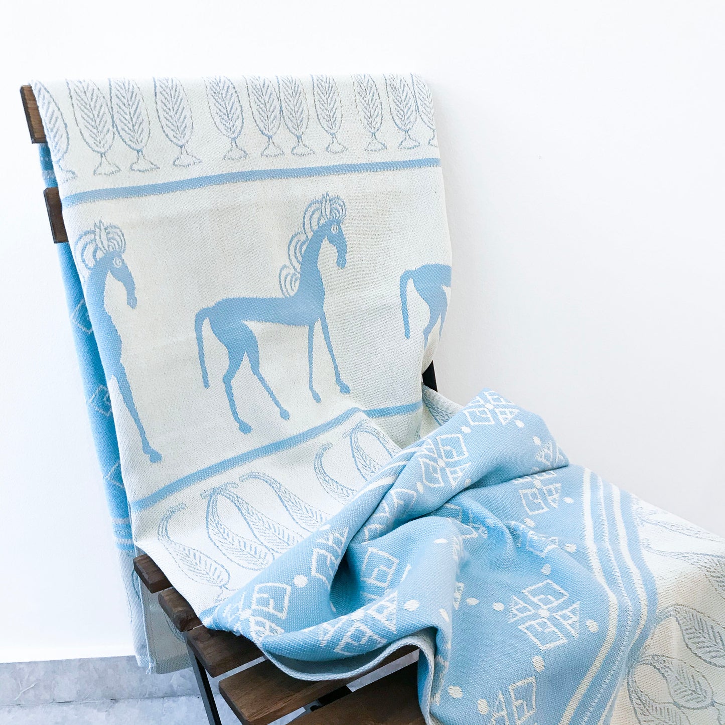 Horses woven bath towel