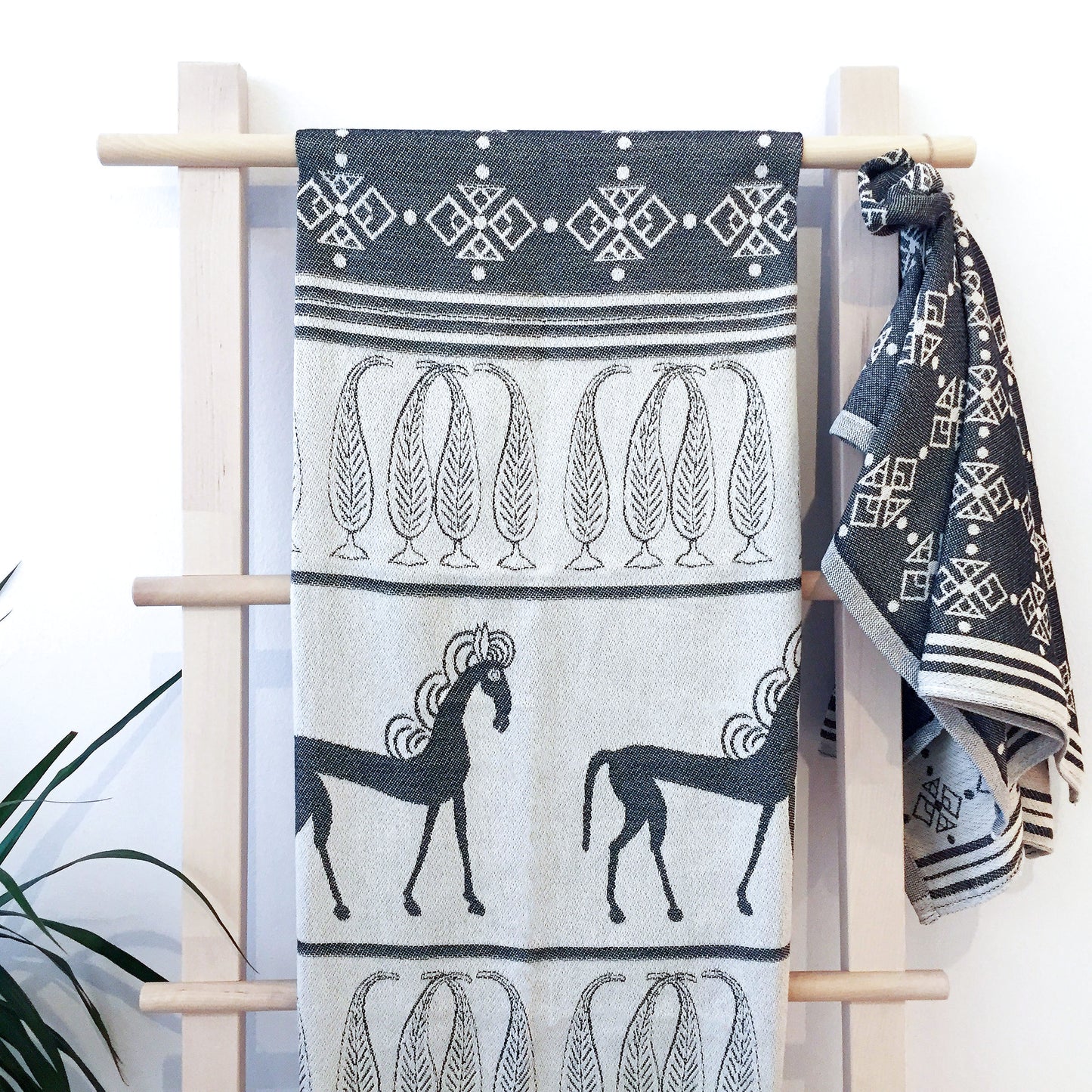 Horses woven bath towel