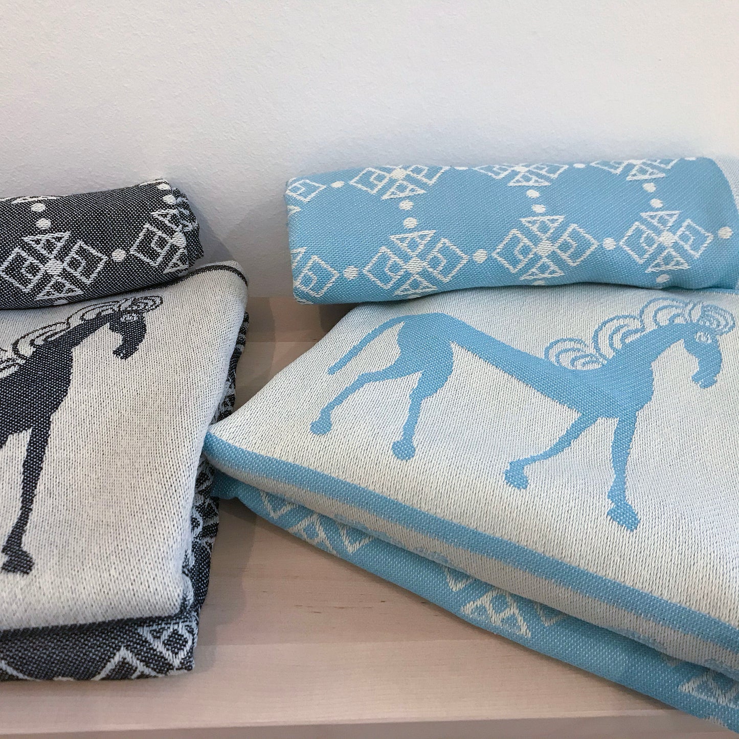 Horses woven bath towel