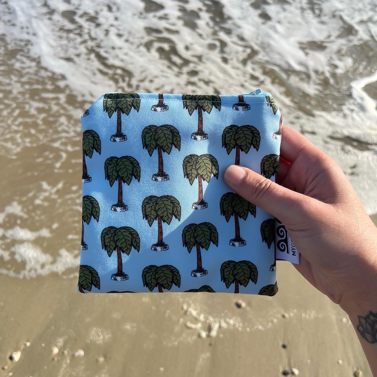 Maxi purse with palm trees