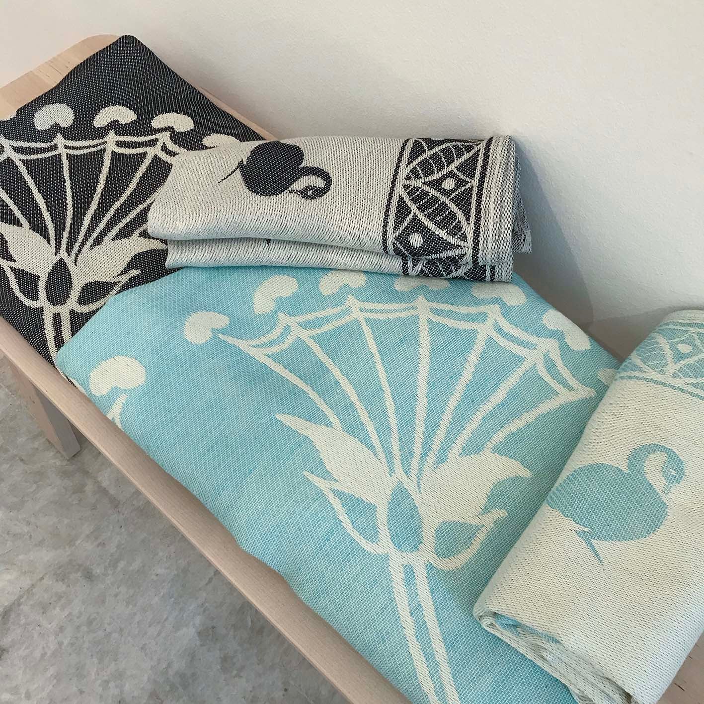 Papyrus and ducks woven bath towel