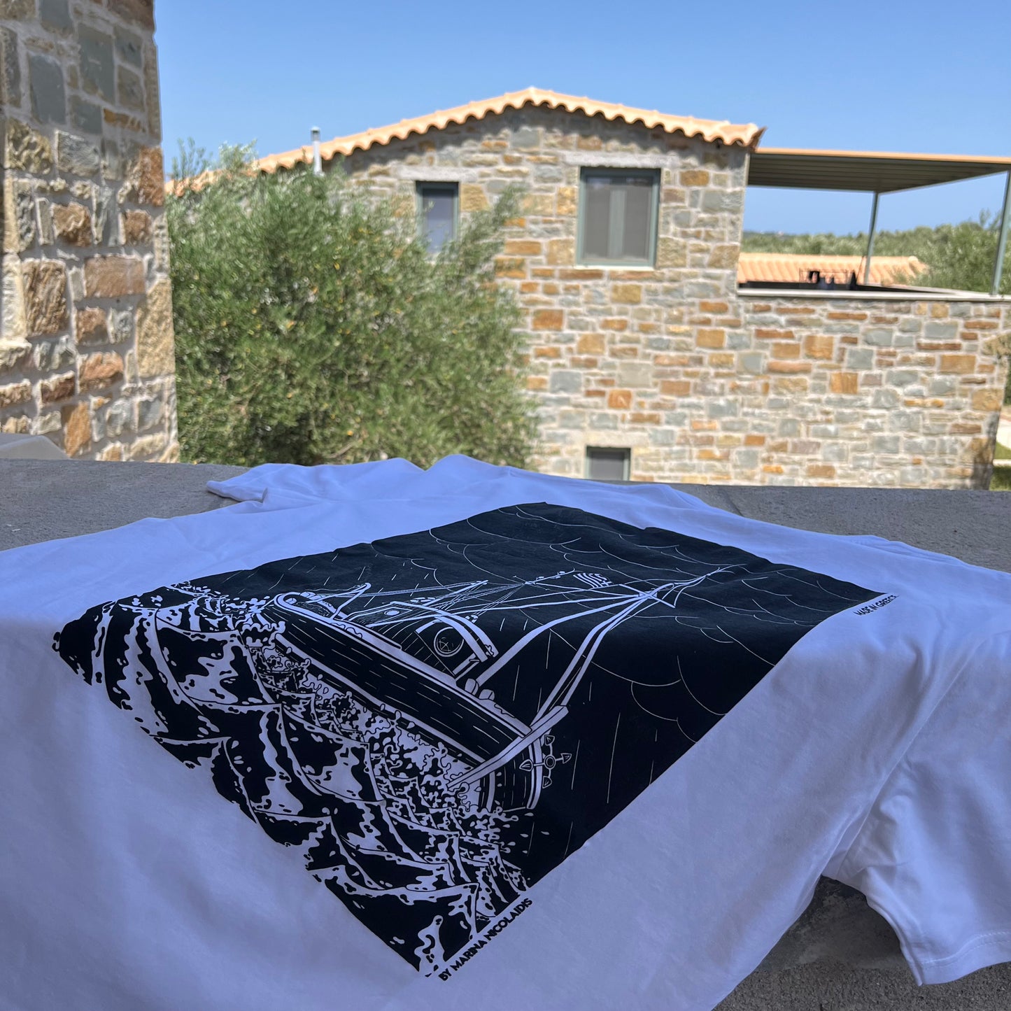 Greek t-shirt "where is the captain"