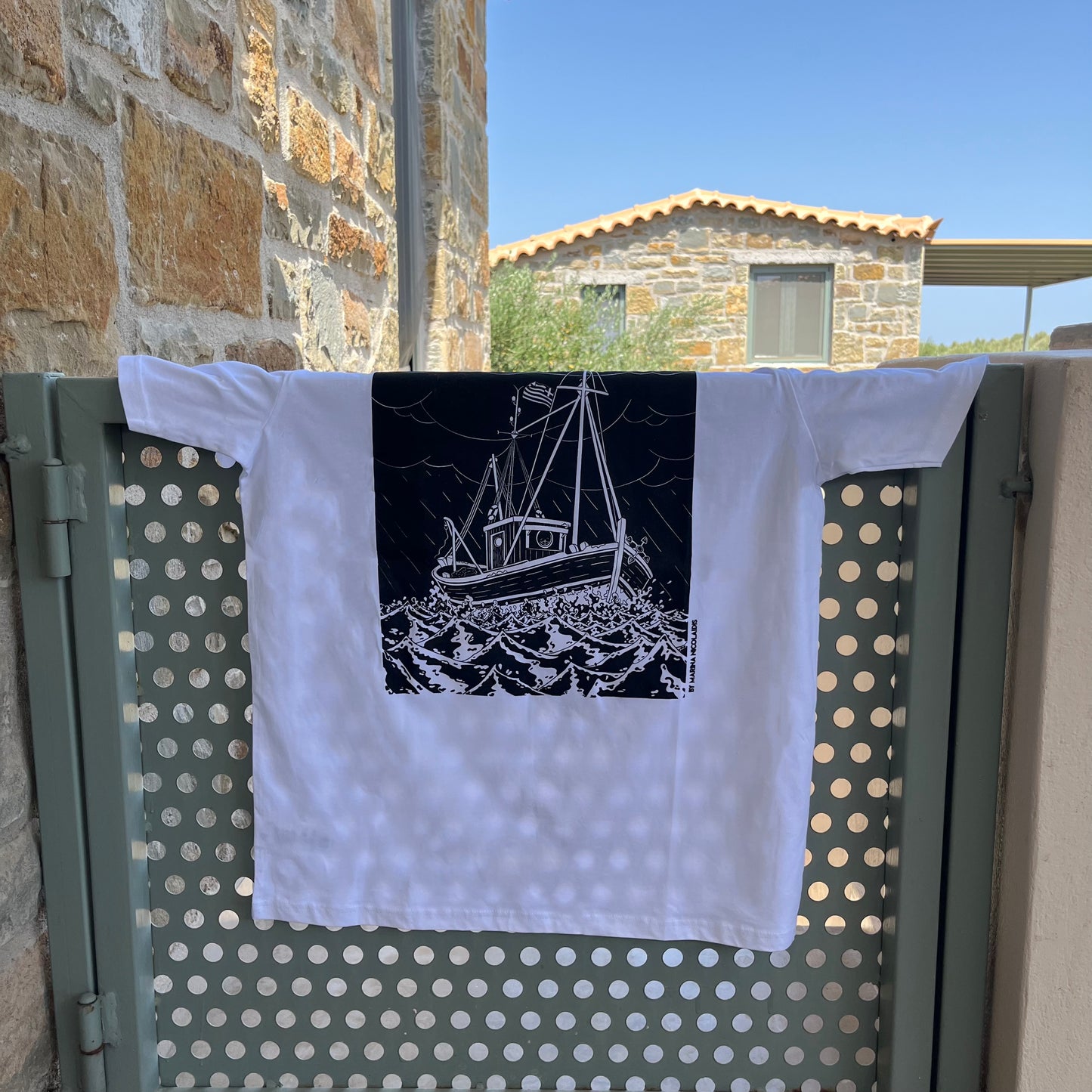 Greek t-shirt "where is the captain"