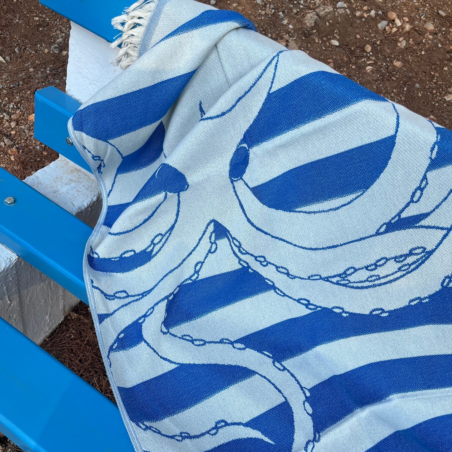 Octopus woven beach towel